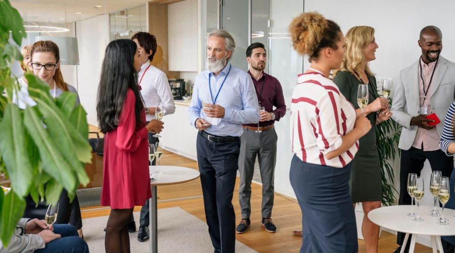 Coworking et networking : développer son réseau professionnel efficacement